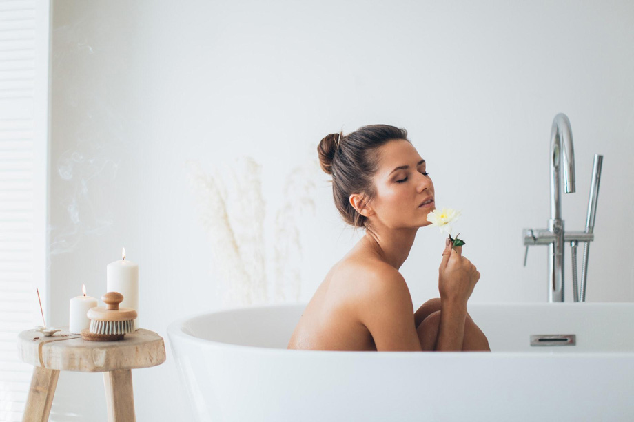 Осенний уход за кожей: польза натуральной соли для ванн 
