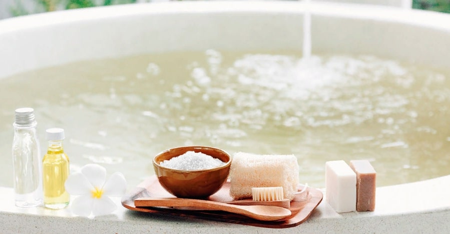 Ванночки с морской солью - польза процедуры, рецепты, полезный состав
