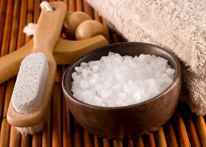 Как приготовить солевую ванночку для ног