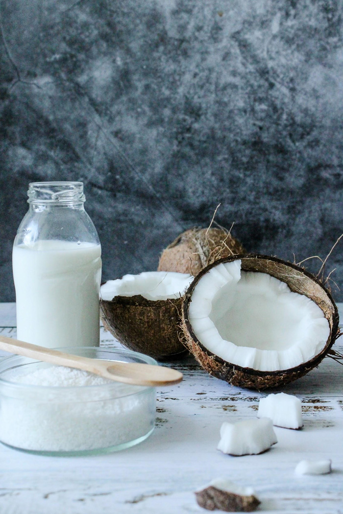 Кокосовое масло: помощь от растяжек и целлюлита